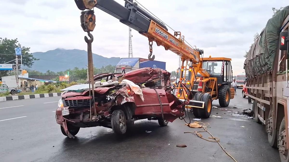 Two persons killed in road accident near Ambur on Chennai – Bengaluru Highway